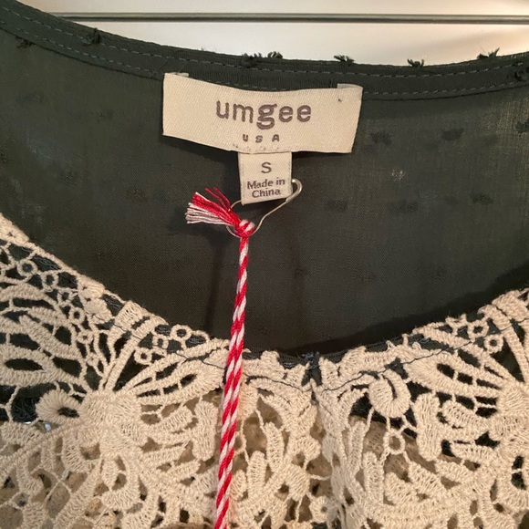 SOLD! Umgee lace detail top - size small - Picture 3 of 3